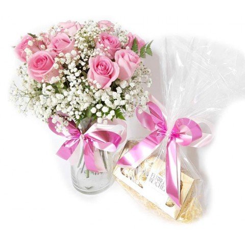 Arranjo 35cm com 12 Rosas cor de Rosa no Vaso de Vidro + Chocolate